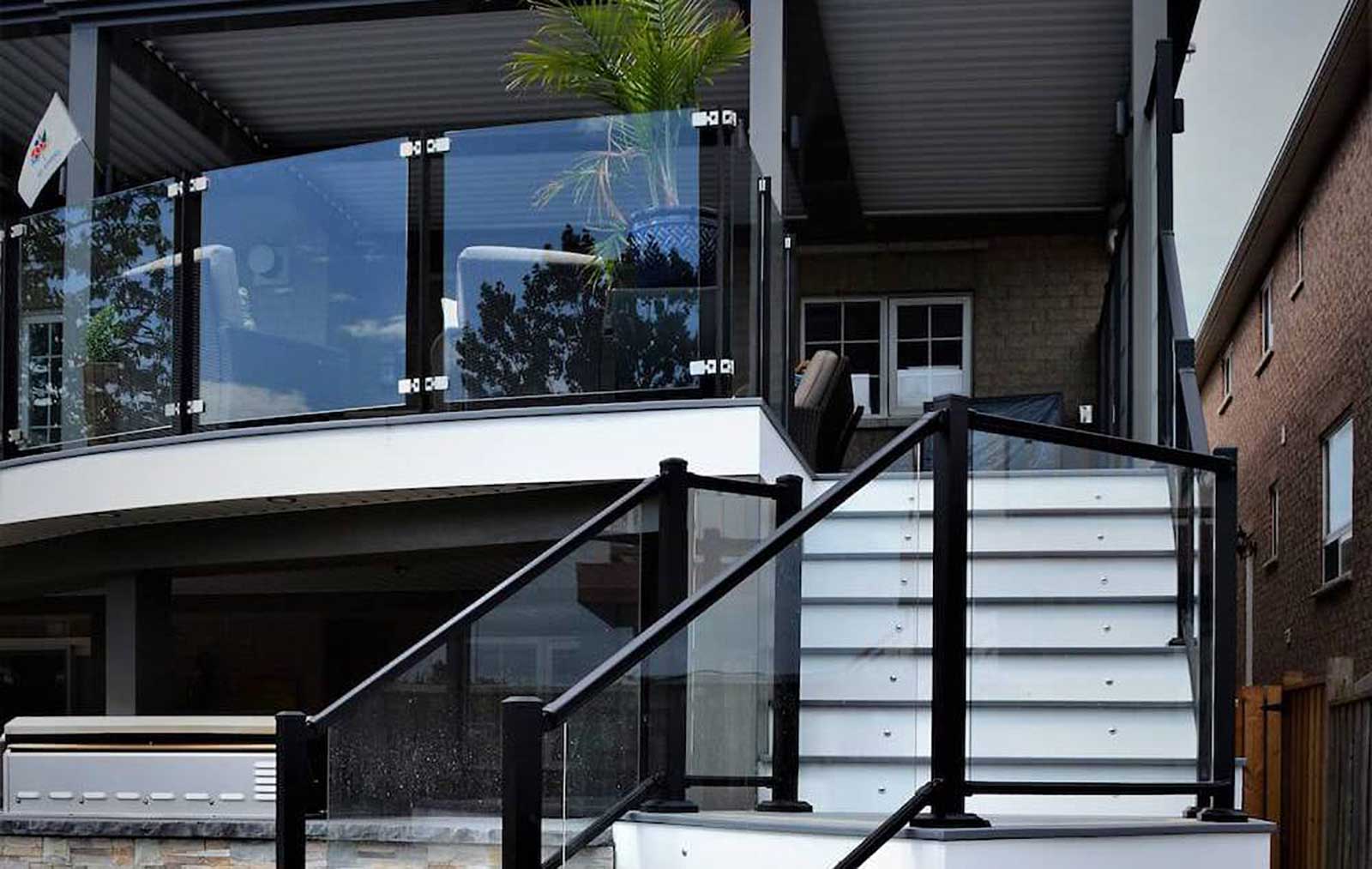 Glass railings for decks in Ontario